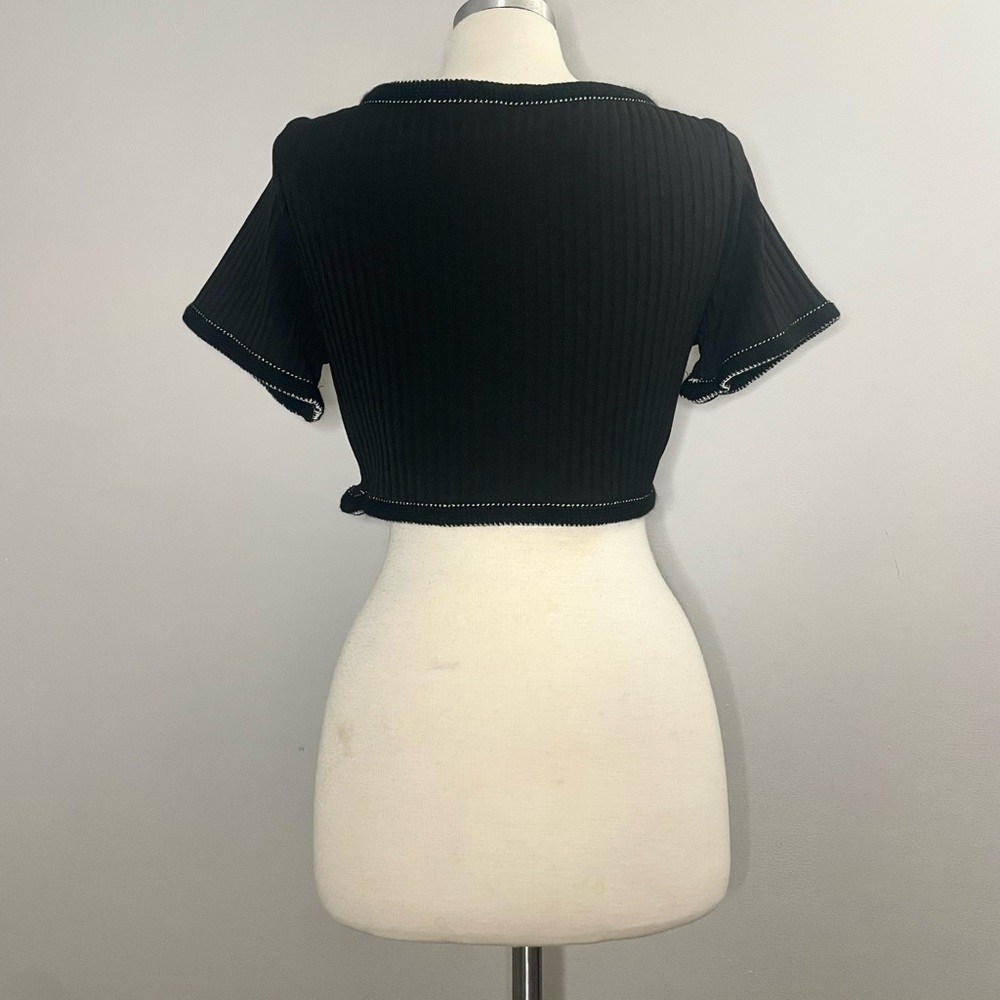 Dazy V-Neck Button Front Ribbed Crop Top - Picture 4 of 7